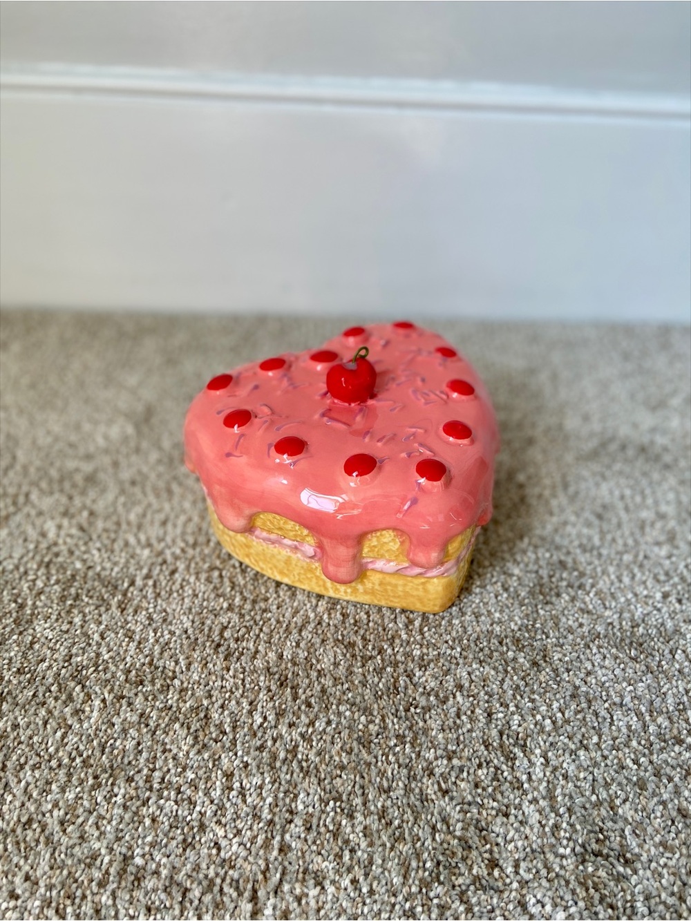 NWOT Love & Cupcakes Ceramic Glossy Valentine's Day Faux Cake With Cherry